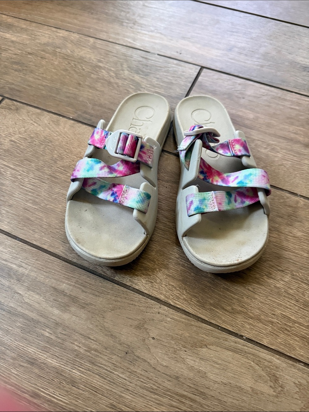Chaco Kids Tie-Dye Strap Sandals in gray and Pink